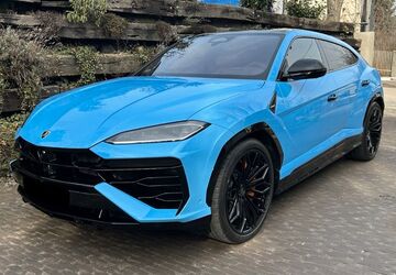 Lamborghini Urus 7.600 km 356.881 &euro; München 81669