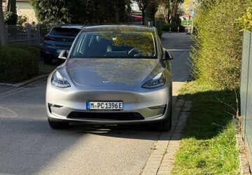 Tesla Model Y 35.163 km 36.999 &euro; München 80995