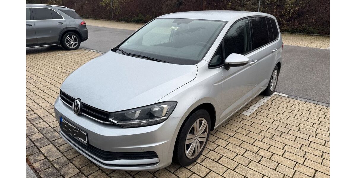 VW Touran 105.296 km 11.700 &euro; Krailling 82152