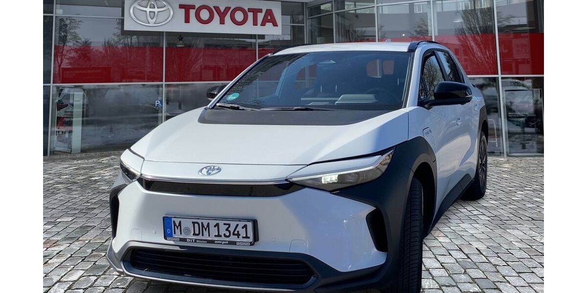 Toyota bZ4X 4.390 km 34.490 &euro; München 80687