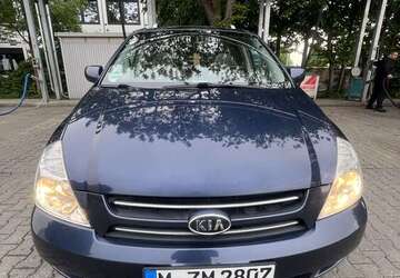 Kia Carnival 99.000 km 7.500 &euro; München 81249