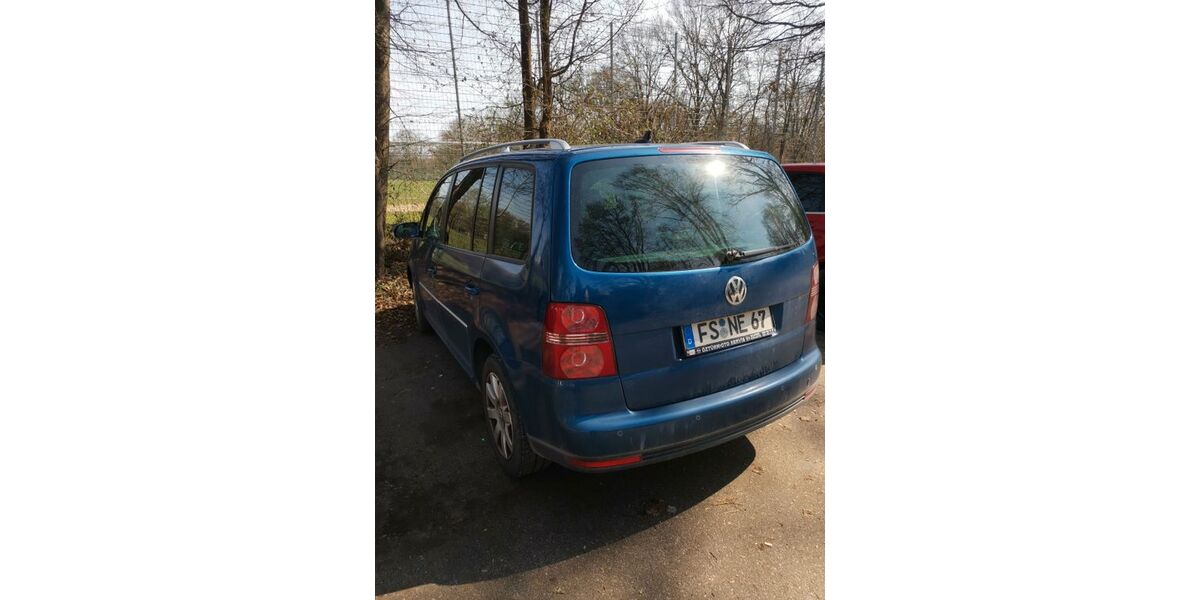 VW Touran 282.600 km 2.000 &euro; München 81927