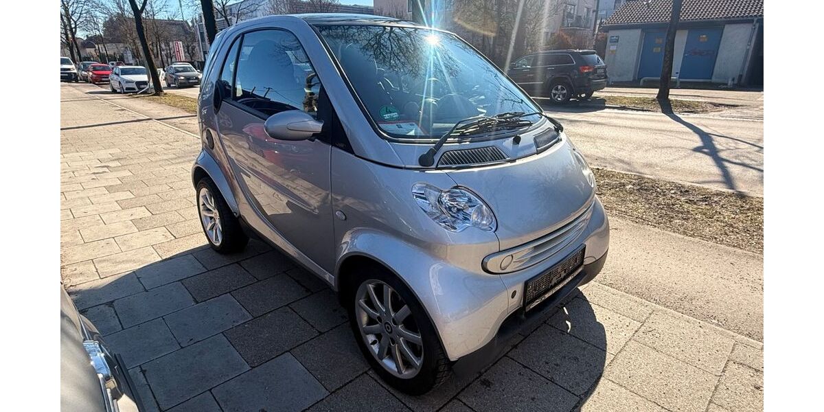 Smart ForTwo 109.000 km 2.950 &euro; München 81825