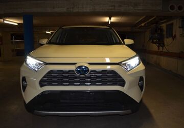Toyota RAV 4 156.000 km 28.999 &euro; München 81249