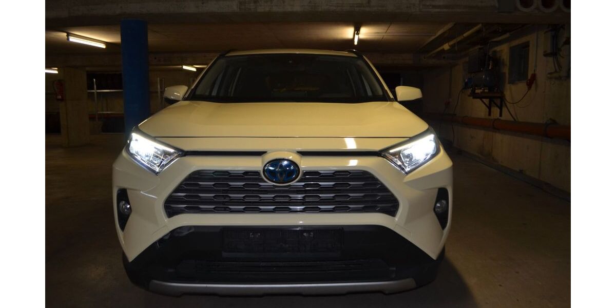 Toyota RAV 4 156.000 km 28.999 &euro; München 81249