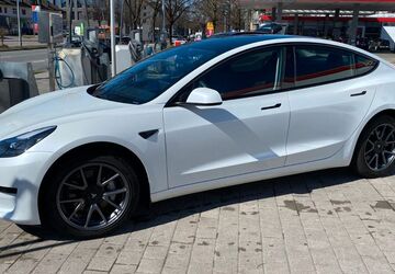 Tesla Model 3 32.000 km 29.500 &euro; München 81675