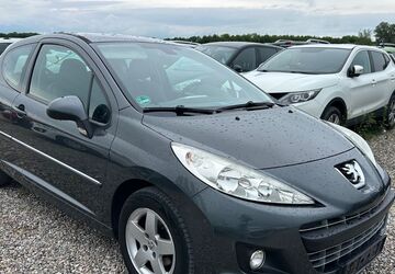 Peugeot 207 140.000 km 899 &euro; München 81829