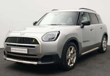 Mini Countryman SE All4 16.079 km 39.990 &euro; München 80788