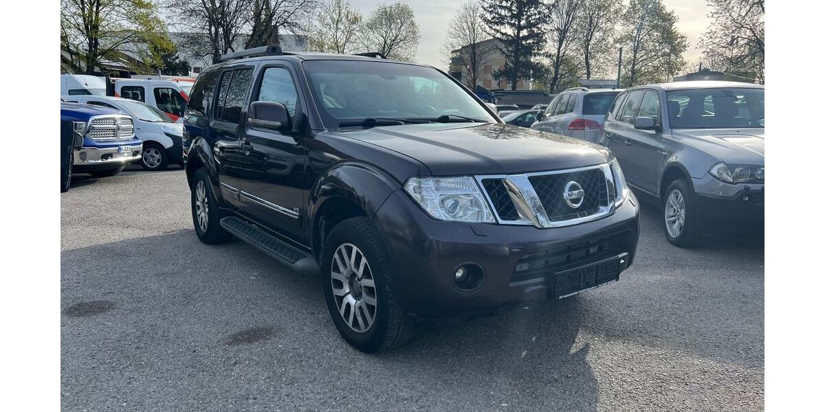 Nissan Pathfinder 175.000 km 14.900 &euro; München 81243