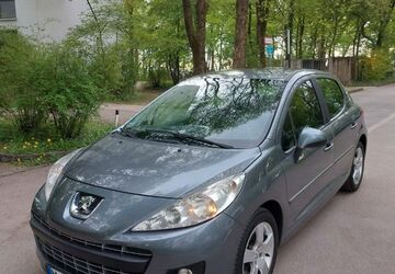 Peugeot 207 114.000 km 2.350 &euro; München 81925