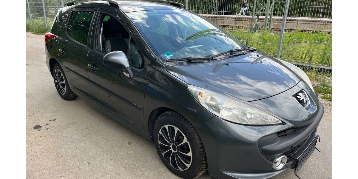 Peugeot 207 134.111 km 2.990 &euro; München 81929
