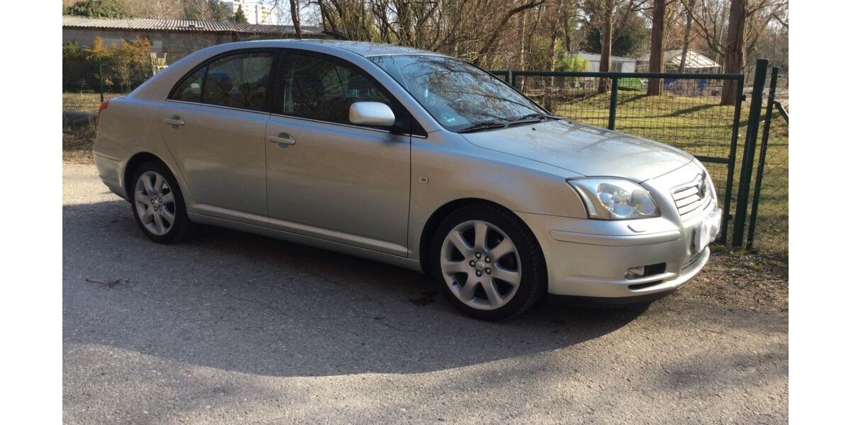 Toyota Avensis 131.800 km 5.100 &euro; München 80993