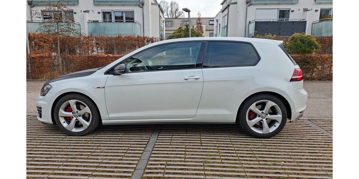 VW Golf 106.000 km 14.700 &euro; München 81827