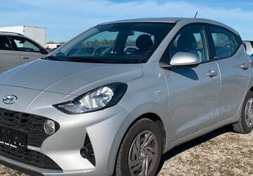 Hyundai i10 16.839 km 11.490 &euro; München 81827