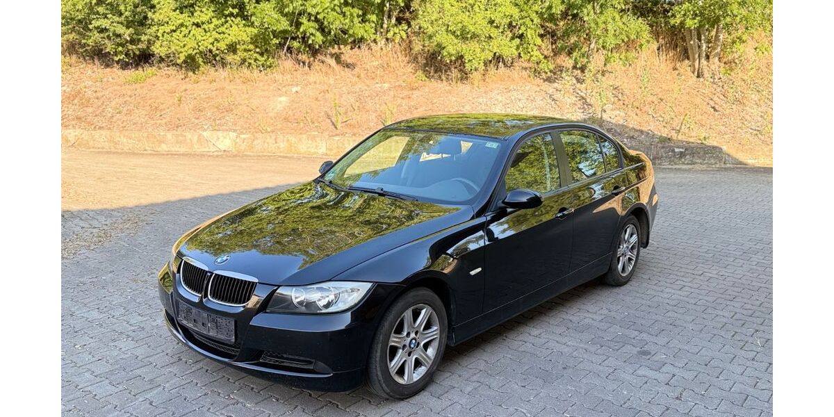 BMW 320 252.317 km 1.290 &euro; München 81243