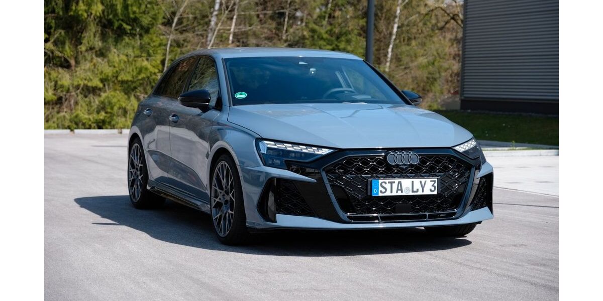 Audi RS3 4.499 km 64.990 &euro; Gräfelfing 82166