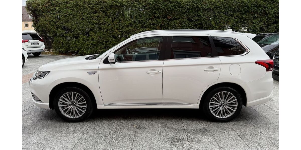 Mitsubishi Outlander 185.000 km 15.980 &euro; München 81827