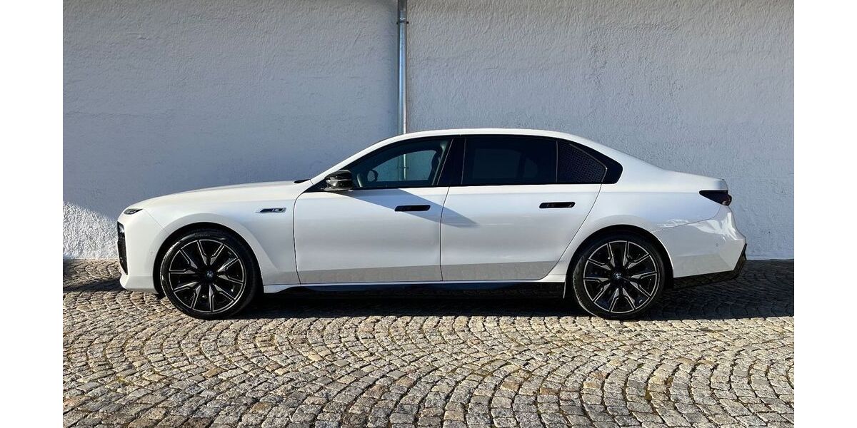 BMW i7 7.467 km 108.990 &euro; München 81245