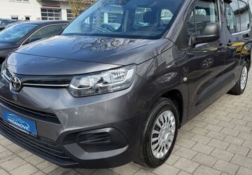 Toyota Proace (Verso) 81.000 km 17.900 &euro; Dachau (bei München) 85221