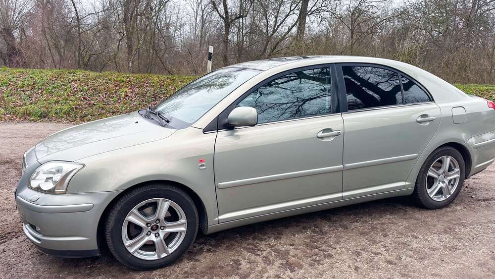 Toyota Avensis 182.000 km 4.500 &euro; Puchheim 82178
